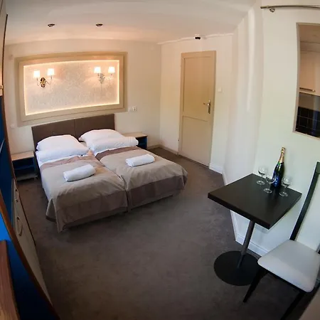 The Center Krakowska Apartman